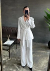 Ekru Beli Kuşaklı Ceket Ve Pantolon Parlak Takım