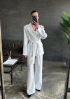 Ekru Beli Kuşaklı Ceket Ve Pantolon Parlak Takım