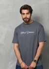 Erkek Baskılı Thirt Kısa Kol Bisiklet Yaka Regular Fit Rahat Kalıp Günlük Tişört  Füme