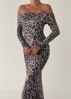 Kadın Madonna Yaka Dalgıç Kumaş Leopar Desen Maxi Boy Derin Yırtmaçlı Elbise