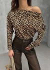 Kadın Leopar Desenli Düşük Omuzlu Bluz