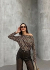 Kadın Leopar Desenli Düşük Omuzlu Bluz