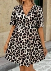 Kadın Kısa Kollu Kruvaze Yakalı Leopar Desenli Mini Süprem Elbise