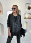 Kadın Uzun Kol Asimetrik Kesim Viskon Bluz Ve çatlak Deri Görünümlü Fermuar Detaylı Yelek Ikili Takım