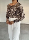 Kadın Uzun Kollu Kayık Yaka Detay Leopar Desen Bluz