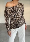 Kadın Uzun Kollu Kayık Yaka Detay Leopar Desen Bluz