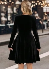 Kadın Uzun Kollu Kruvaze Yakalı Toka Detaylı Mini Kadife Elbise