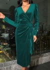 Kadın Uzun Kollu Kruvaze Yakalı Yandan Büzgülü Midi Kadife Elbise