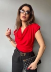 Kadın V Yaka Vatka Detay Kolsuz Dökümlü Bluz