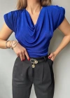 Kadın V Yaka Vatka Detay Kolsuz Dökümlü Bluz