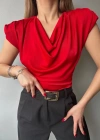 Kadın V Yaka Vatka Detay Kolsuz Dökümlü Bluz