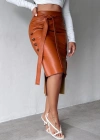 Kadın Yüksek Bel Kuşaklı Yanlardan Düğmeli Mini Deri Etek