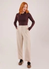 Kapama Cep Detaylı Krem Pantolon