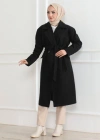 Kaşe Kaban – Uzun Boy Kruvaze Yaka, Kuşaklı Tesettür Kışlık Kaban, Astarlı Şık Yünlü Dokuma Oversize Rahat Kalıp, Cepli Modern Kaşe Mont Modeli  iyah