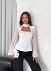 Kolları Şifon Göğüste İnci Boncuk Detaylı Bluz  Beyaz