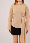 Kruvaze Yaka Yandan Bağlama Detaylı Camel Gömlek