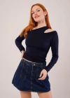Omuz Dekolte Detaylı Lacivert Bluz