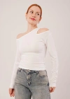 Omuz Dekolte Detaylı Beyaz Bluz