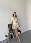 ÖNDEN GOLD DÜĞELİ PİLELİ KISA ELBİSE  Bej