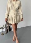 ÖNDEN GOLD DÜĞELİ PİLELİ KISA ELBİSE  Bej