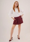 Önü Piliseli Yandan Bağlama Detaylı Bordo Mini Şort Etek