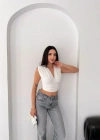 Vatkalı Kolsuz V Yaka Drapeli Crop Bluz ikralı Fit  Beyaz