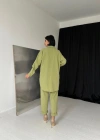 Yeşil Gömlek Ve Çıtçıtlı Pantolon Takım