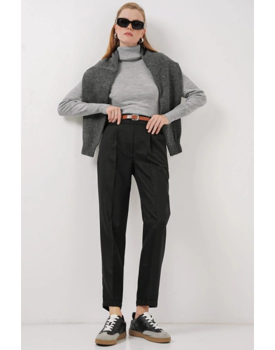 6686 Pileli Kemerli Kumaş Pantolon  Siyah