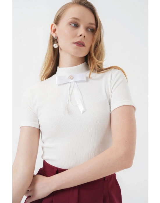 926 Yaka Detaylı Kısa Kol Bluz  Beyaz
