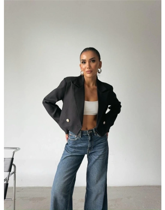 ARKASI İNCİ DÜĞME DETAYI CROP CEKET  Siyah