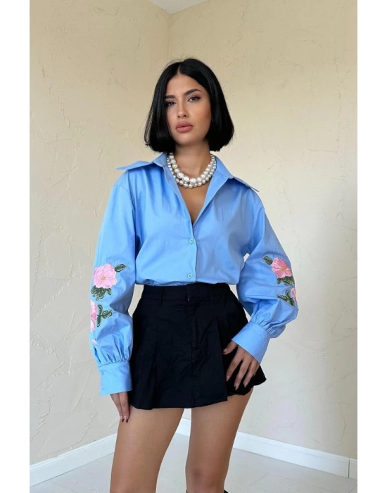 avi Kollarında Gül Nakışlı Gömlek