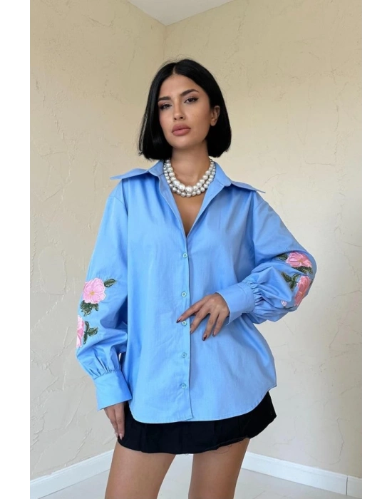 avi Kollarında Gül Nakışlı Gömlek