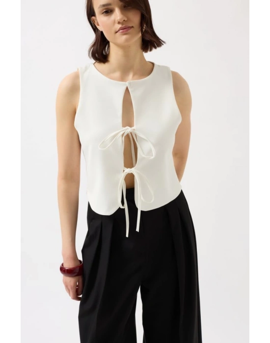 Bağcık Detay Dekolte Bluz