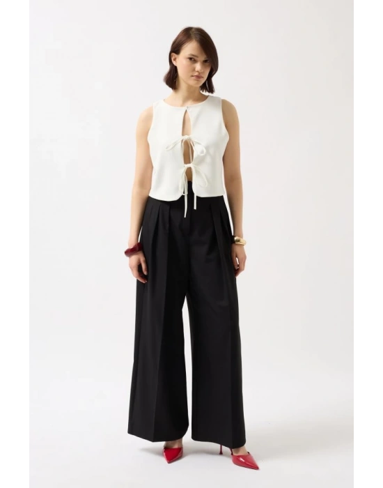 Bağcık Detay Dekolte Bluz