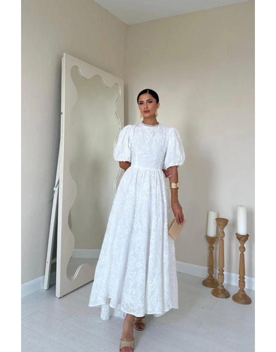 Beyaz Arkası Bağlamalı Brode Elbise