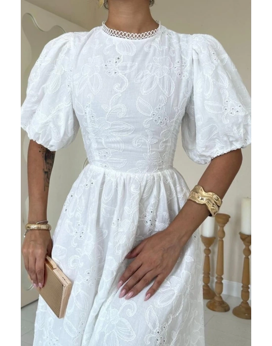 Beyaz Arkası Bağlamalı Brode Elbise