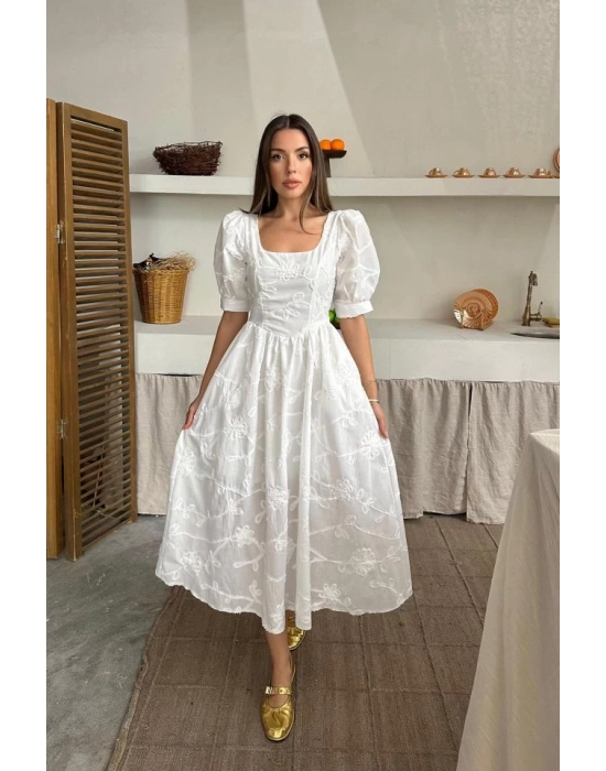 Beyaz Balon Kollu Brode Elbise