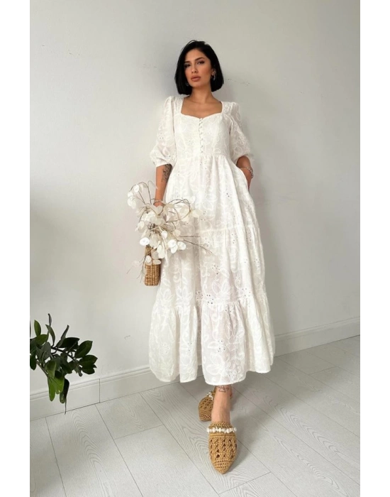 Beyaz Düğmeli Brode Elbise