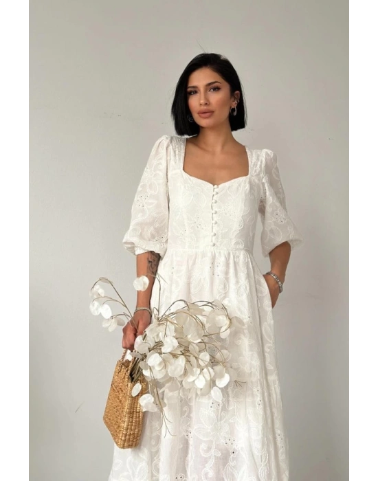 Beyaz Düğmeli Brode Elbise
