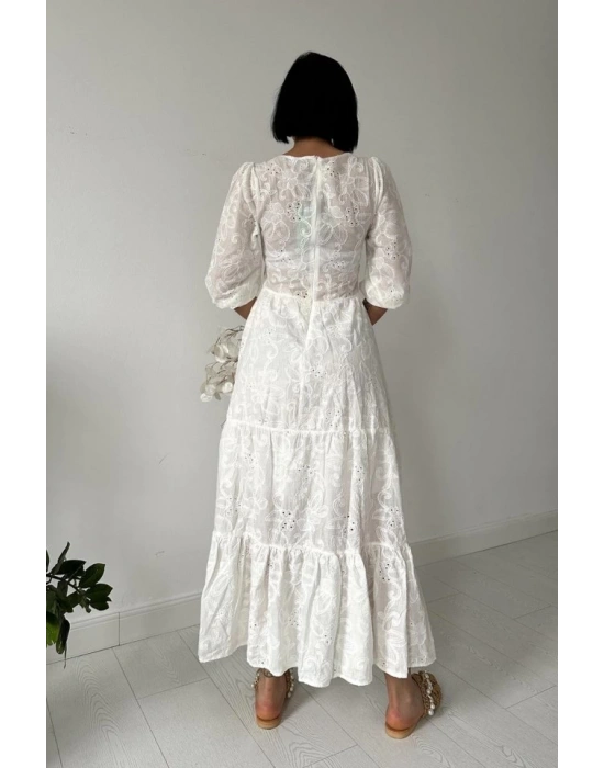 Beyaz Düğmeli Brode Elbise