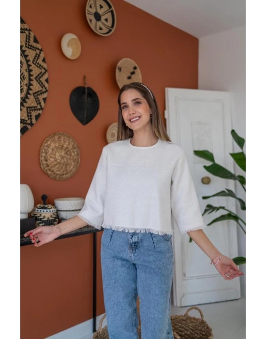 Beyaz Püskül Detaylı Bluz