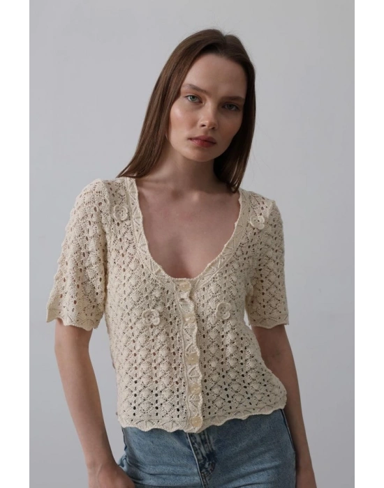 Çiçek Detaylı Düğmeli Triko  Ekru