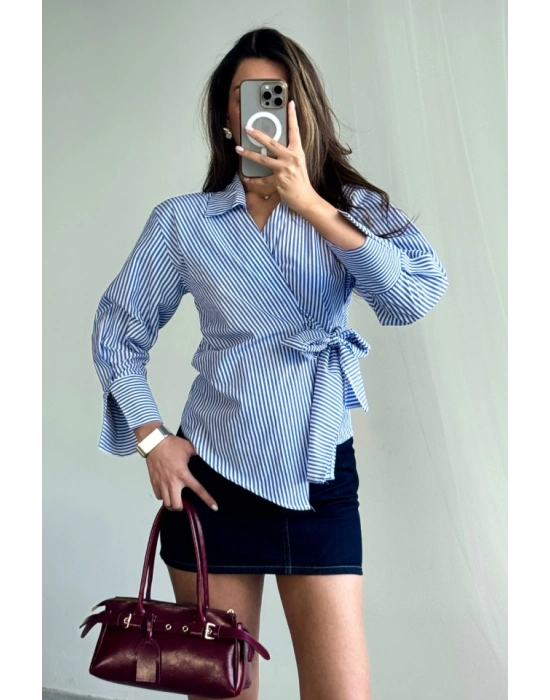 ÇİZGİLİ POPLİN KRUVAZE BAĞLAMALI GÖMLEK  Mavi