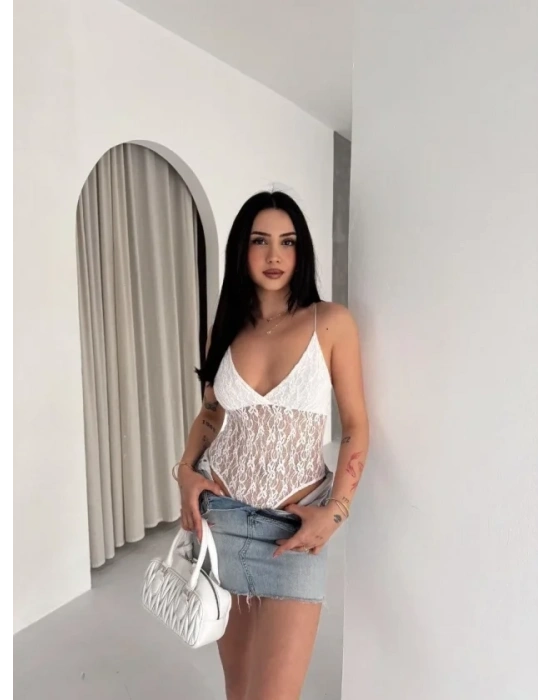 Dantel Detaylı Derin Dekolte Body Şık Kolsuz Yazlık Bodysuit  Beyaz