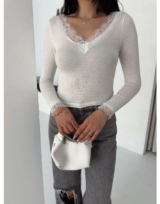 Dantel Detaylı V Yaka Arkası V Yaka Kaşmir Dokulu Uzun Kollu Bluz  Beyaz