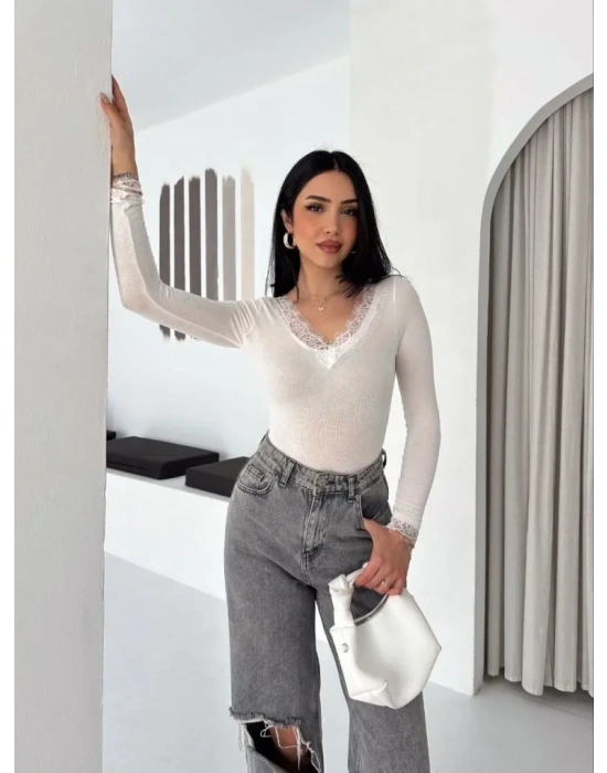 Dantel Detaylı V Yaka Arkası V Yaka Kaşmir Dokulu Uzun Kollu Bluz  Beyaz