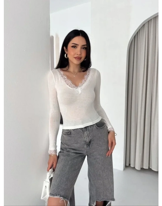 Dantel Detaylı V Yaka Arkası V Yaka Kaşmir Dokulu Uzun Kollu Bluz  Beyaz