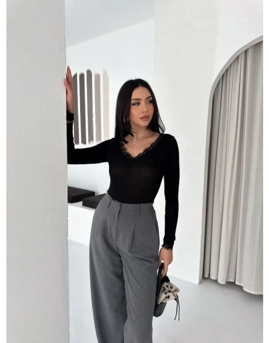 Dantel Detaylı V Yaka Arkası V Yaka Kaşmir Dokulu Uzun Kollu Bluz  iyah