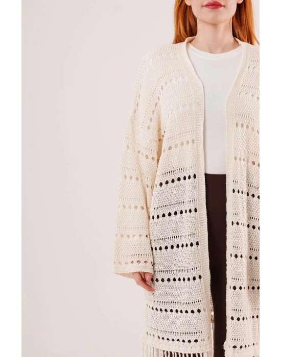 Delikli Geçişli Püskül Detay Uzun Triko Krem Hırka