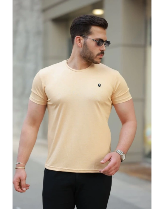 Erkek Bisiklet Yaka Arma Detaylı Basic Kısa Kollu Tişört